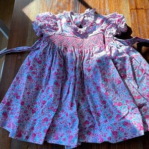 Short sleeved flower dress with smocked chest and ties in the back, Size 3T